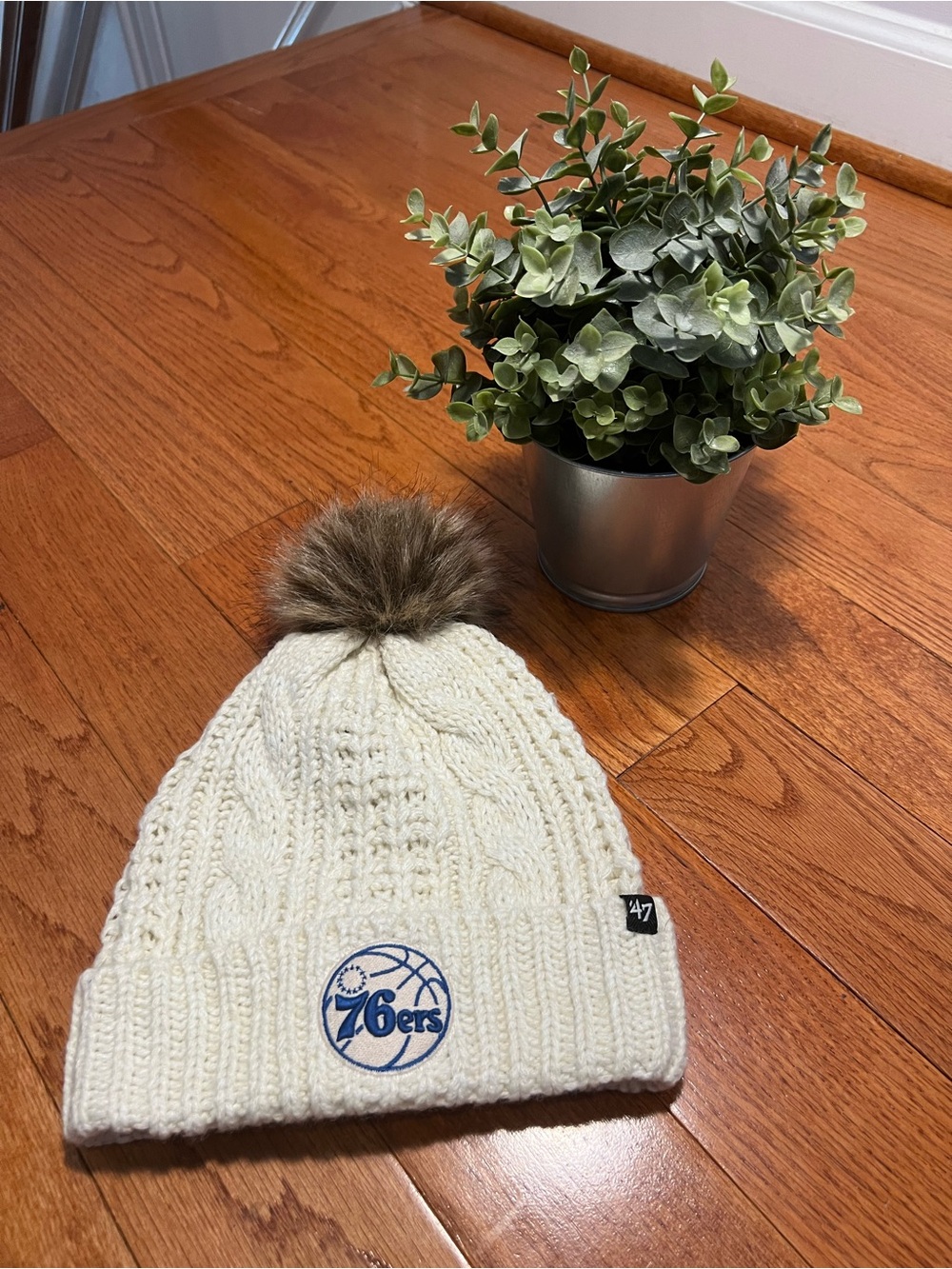 47 Cream Cable Knit Pom Beanie with Brown Faux Fur Pom and Philly 76ers Logo